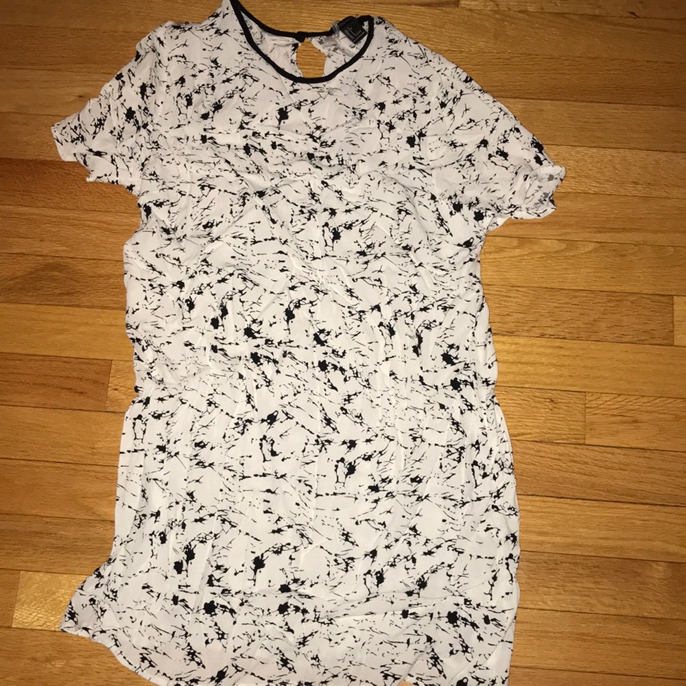 Shift dress or can be worn as a tunic